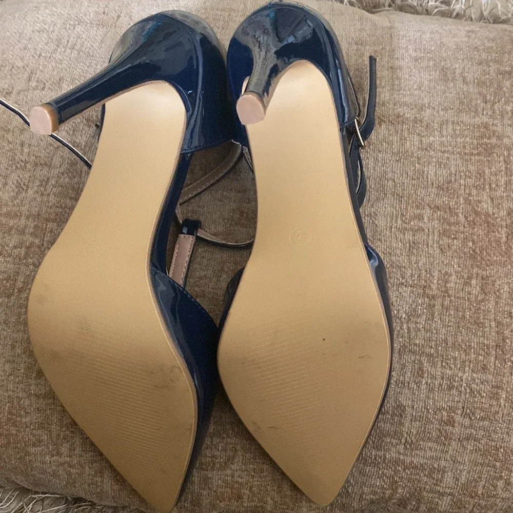 Brand New without tag Journee collection Navy with T straps size 8 - Picture 2 of 7